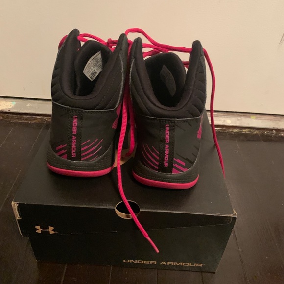 Basketball shoes - Picture 3 of 6